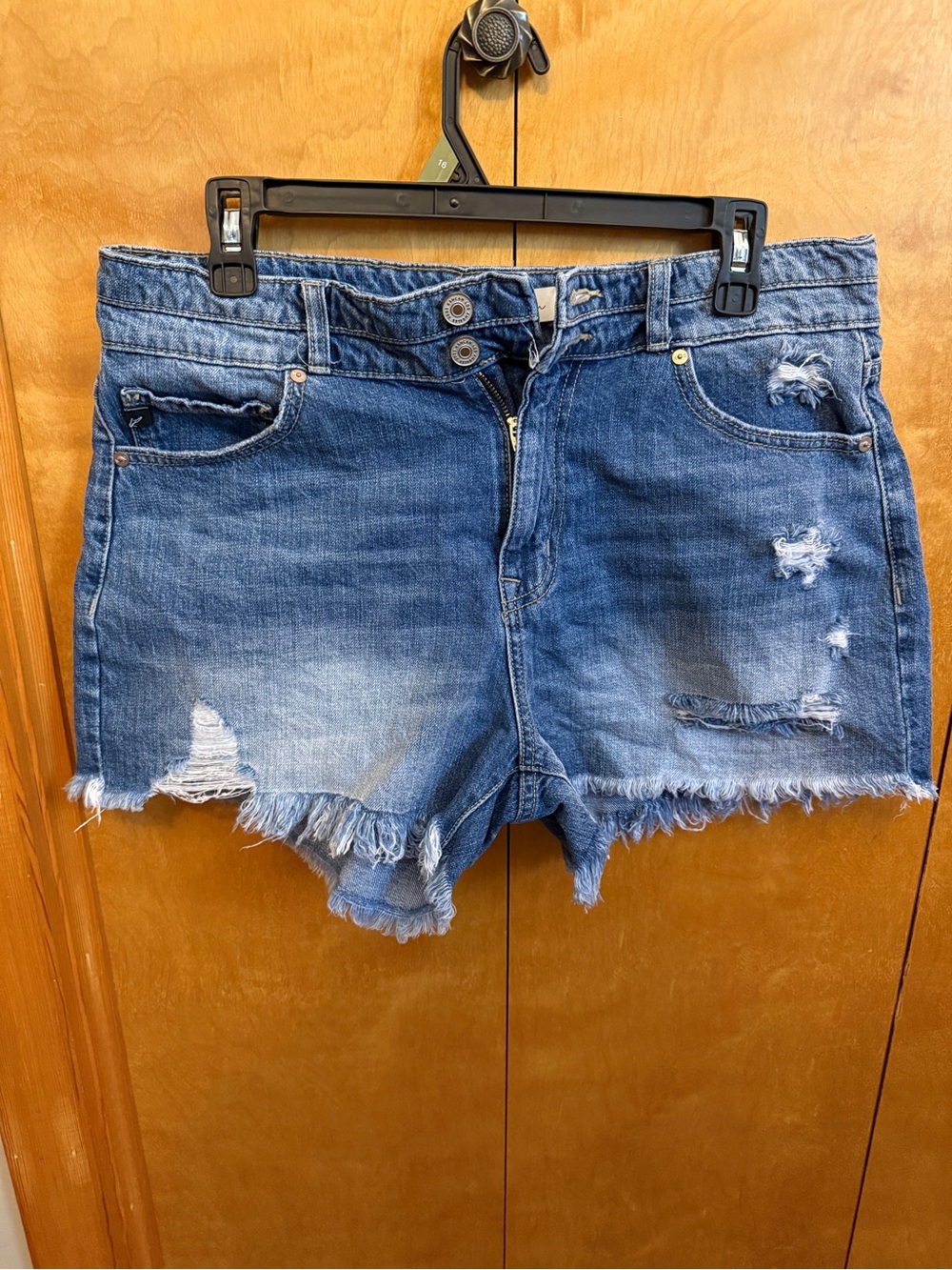KUT Distressed medium Wash Denim Women Jean Shorts size 11